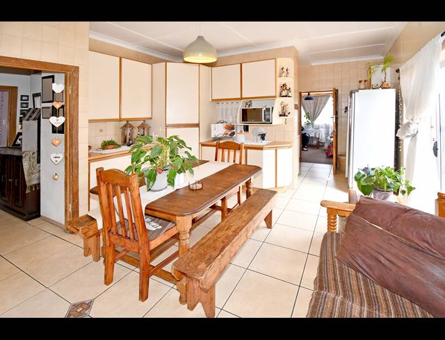 5 BEDROOM HOUSE FOR SALE IN CROSBY
